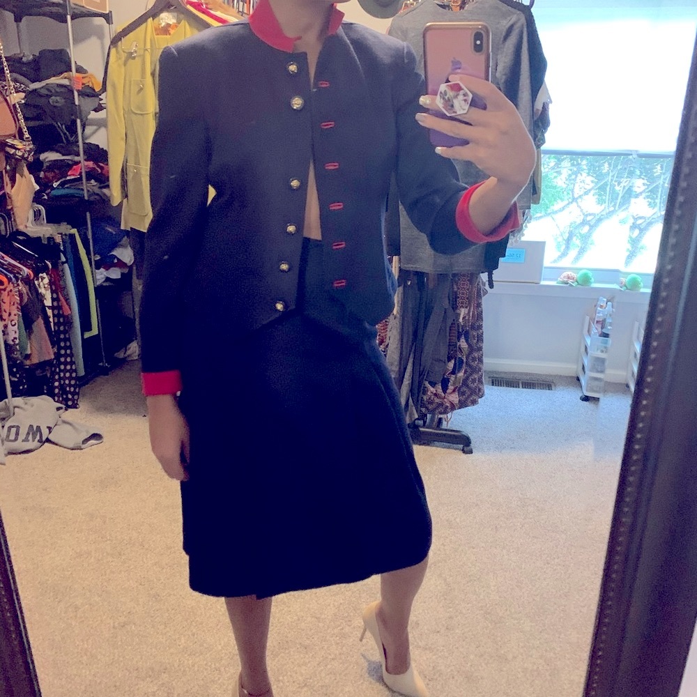 Stunning Albert Nipon Navy Wool Suit - image 3